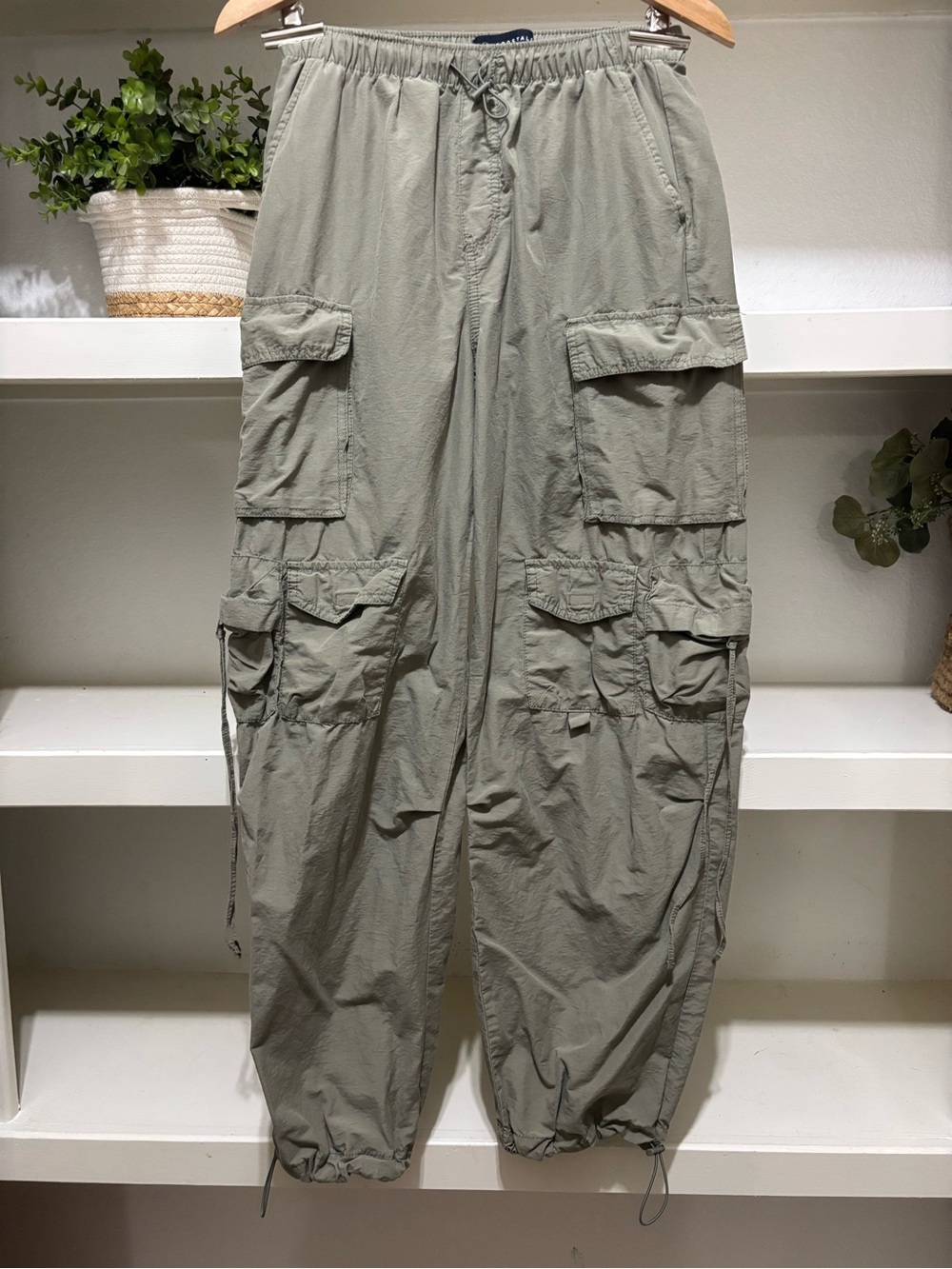 Aeropostale Women's Light Olive Cargo Pants